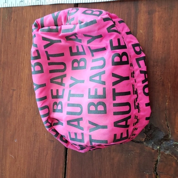 Free with bundle makeup bag - Picture 3 of 6